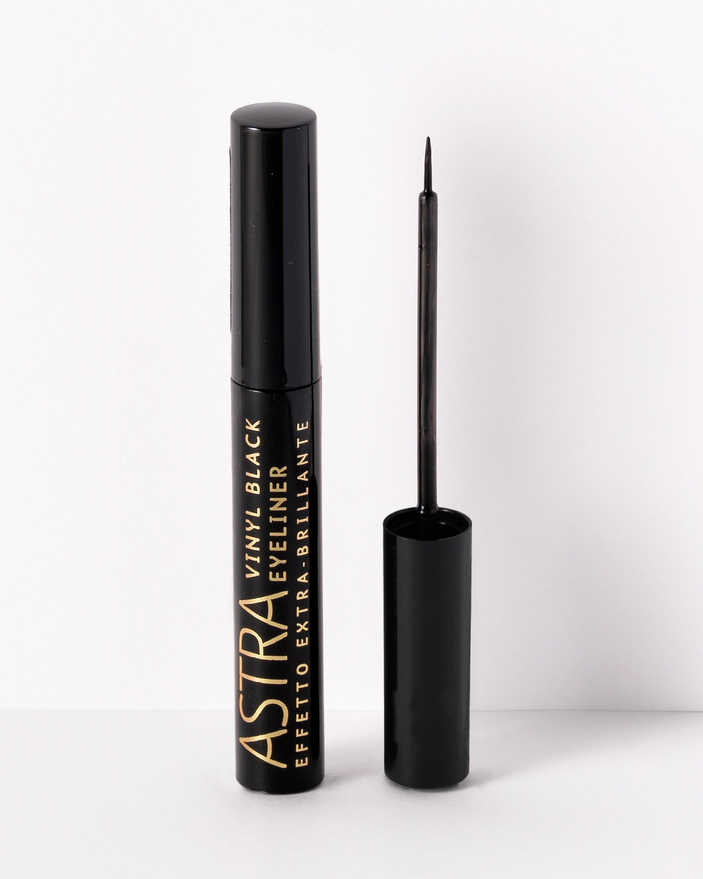 astra-make-up-vinyl-black-eyeliner-eyeliner-vinilico-intenso-extra-brillante image 1