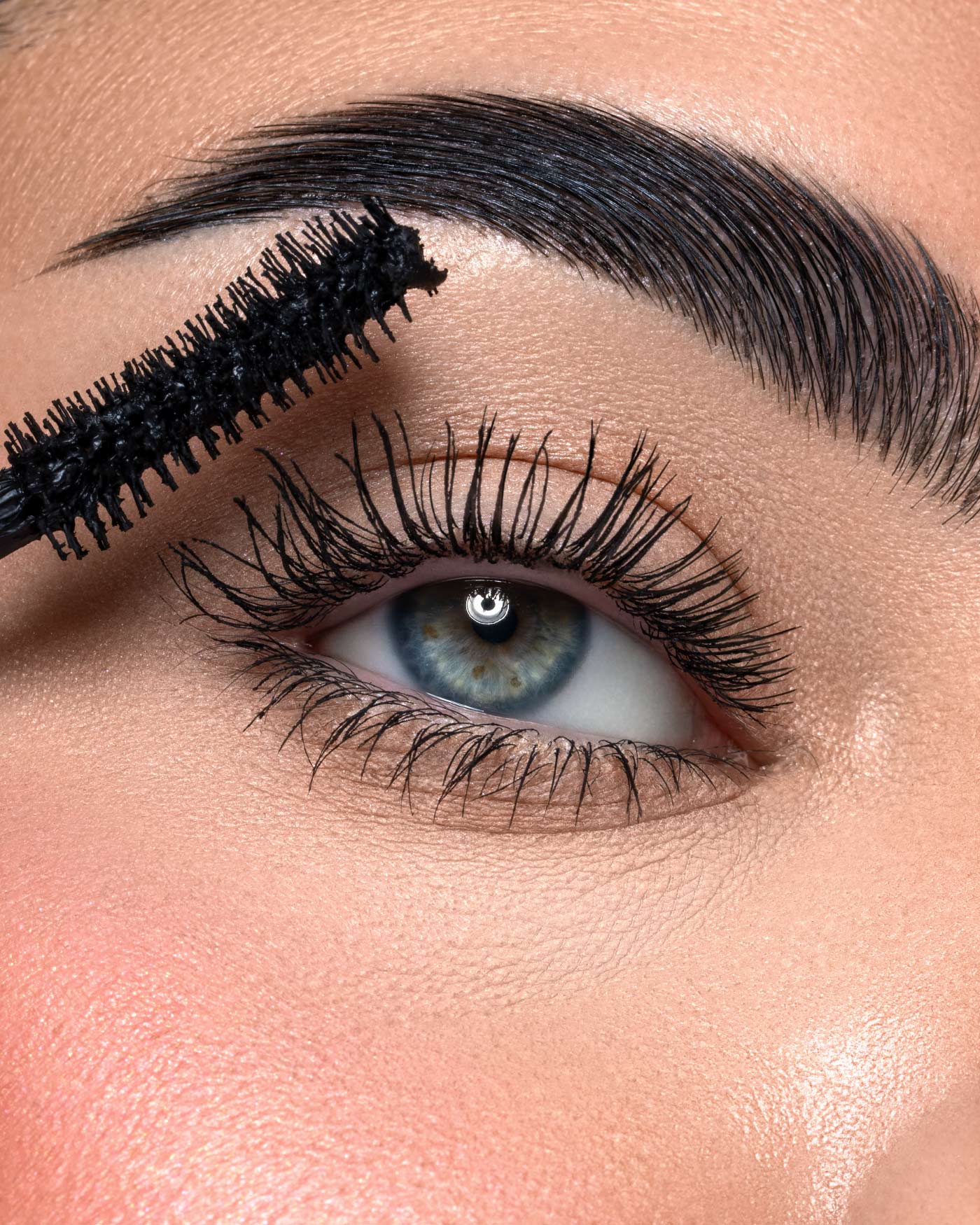 astra-make-up-subliminal-mascara-volume-atomico-extra-black image 2