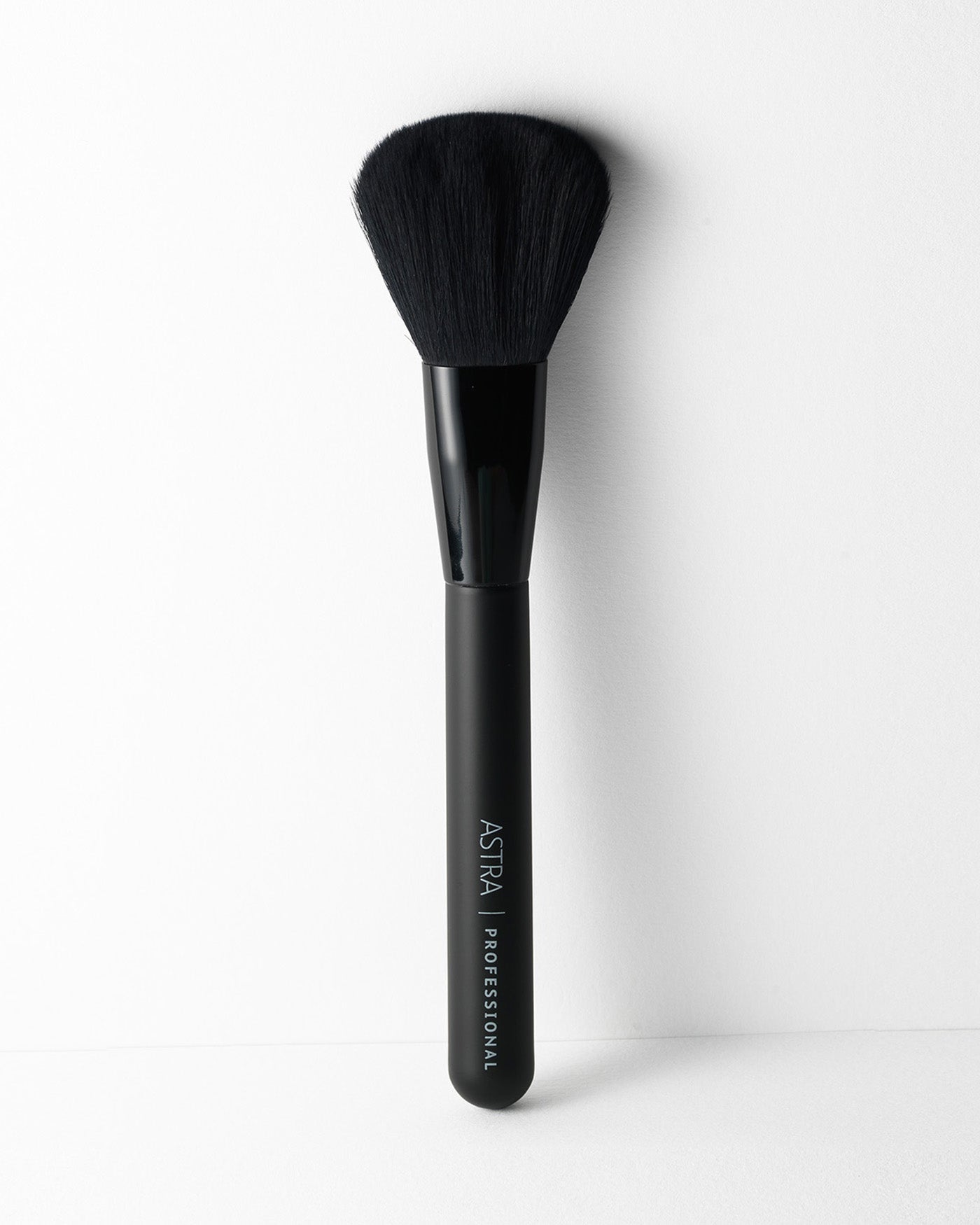 astra-make-up-powder-brush-pennello-viso-per-fondotinta-cipria-e-bronzer image 1