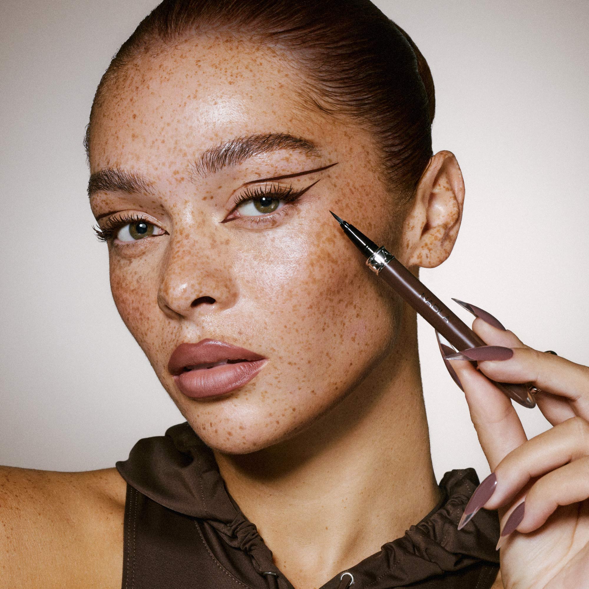 nabla-cosmetics-eye-intensity-kit-deep-brown-mascara-beyond-bold-eyeliner image 3
