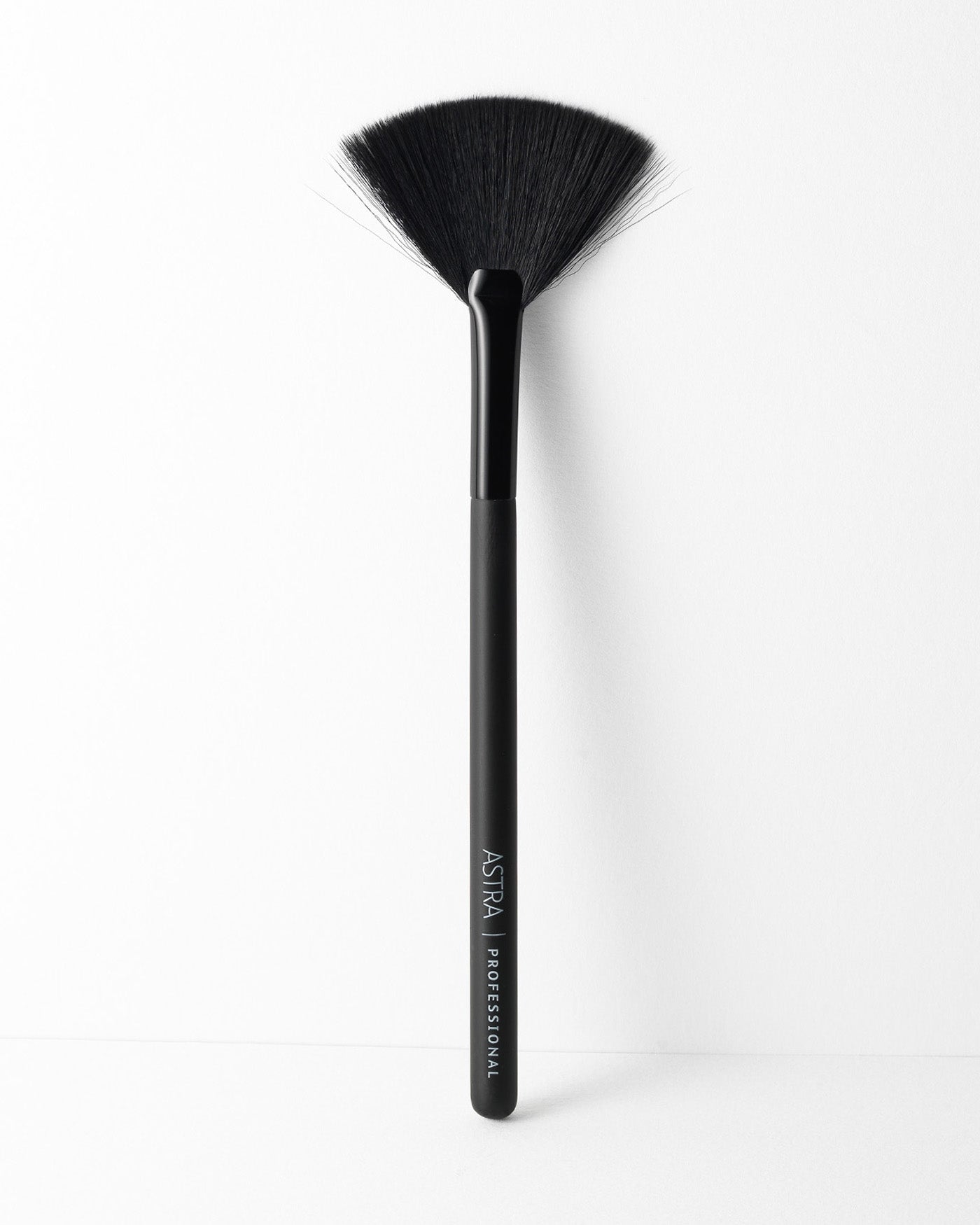 astra-make-up-face-powder-brush-pennello-a-ventaglio-per-polveri-viso image 1