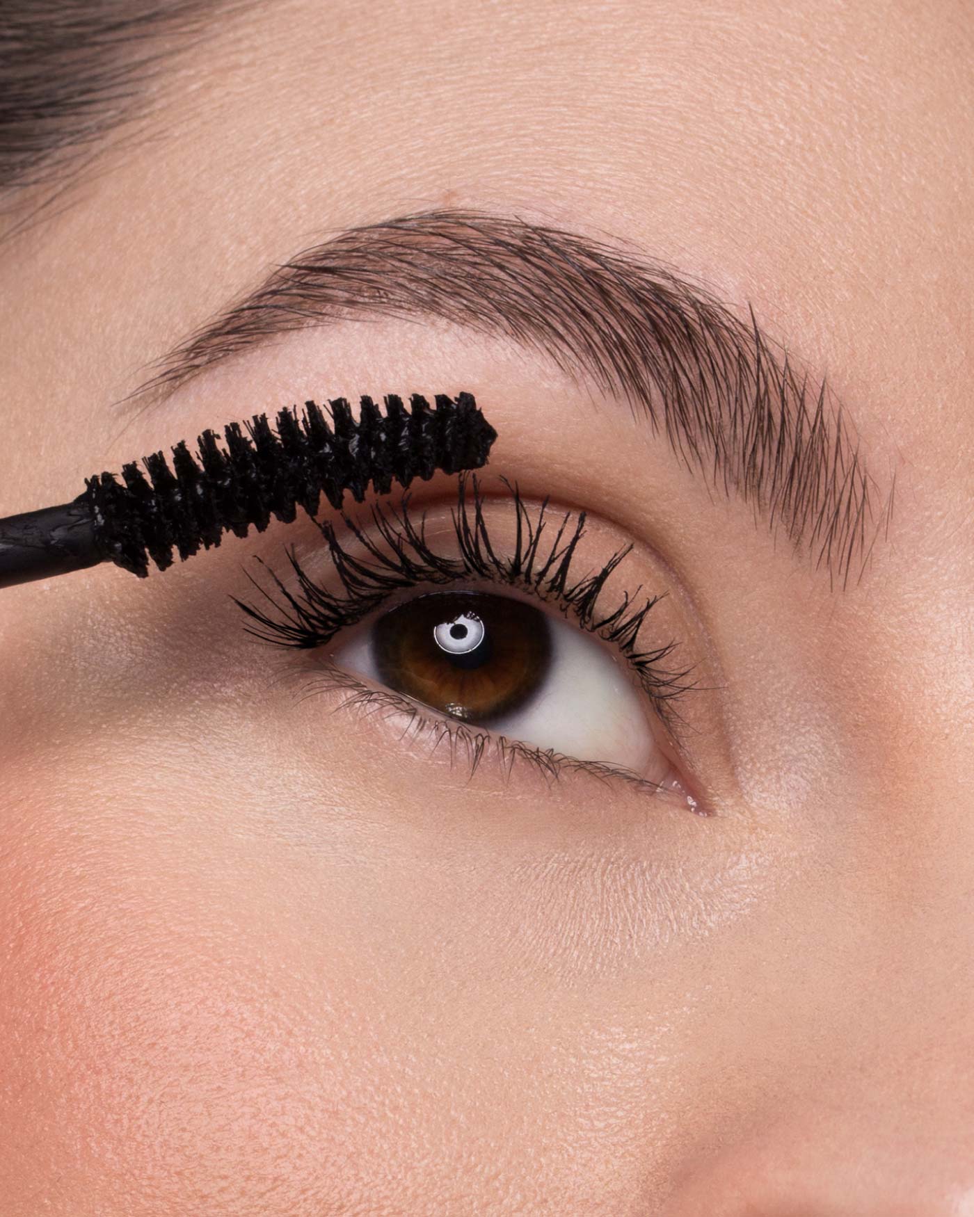 astra-make-up-instacurls-mascara-nero-volume-incurvatura image 2