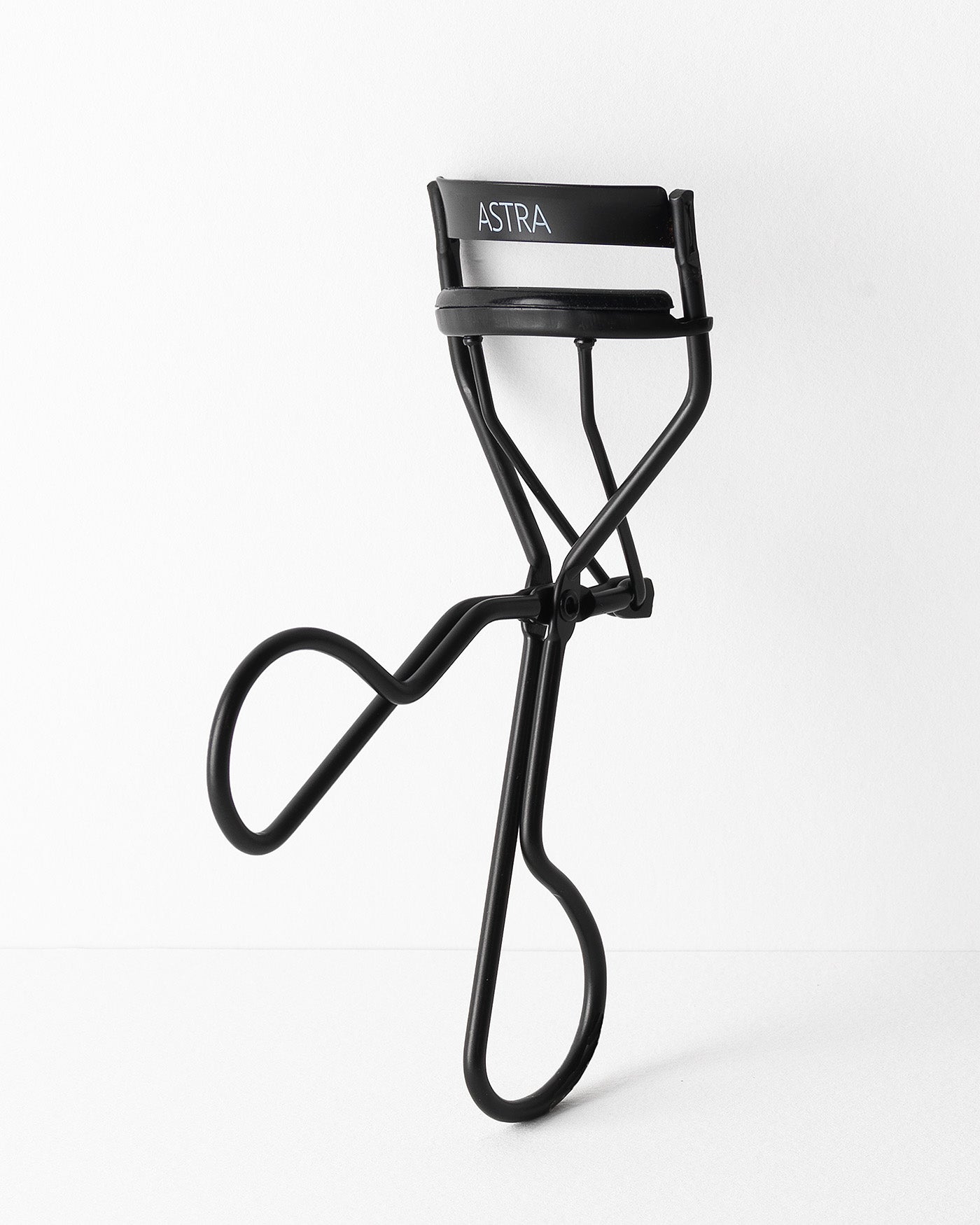 astra-make-up-eyelash-curler-piegaciglia-in-acciaio-professionale image 1