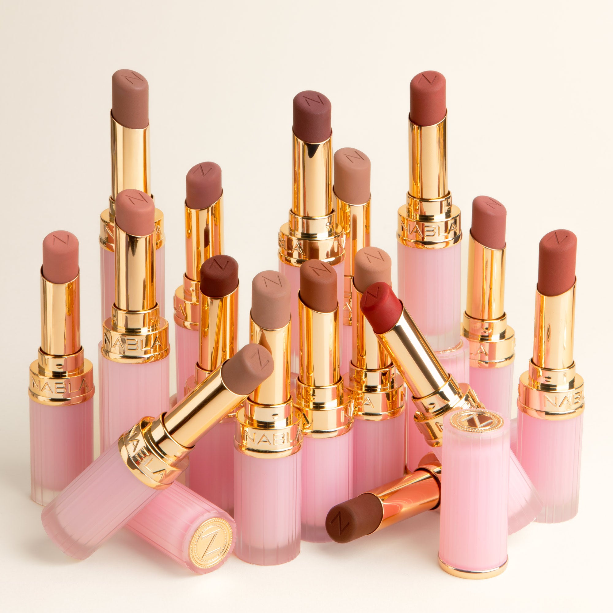 nabla-cosmetics-beyond-blurry-lipstick-rossetto-matte-vellutato-nude image 5