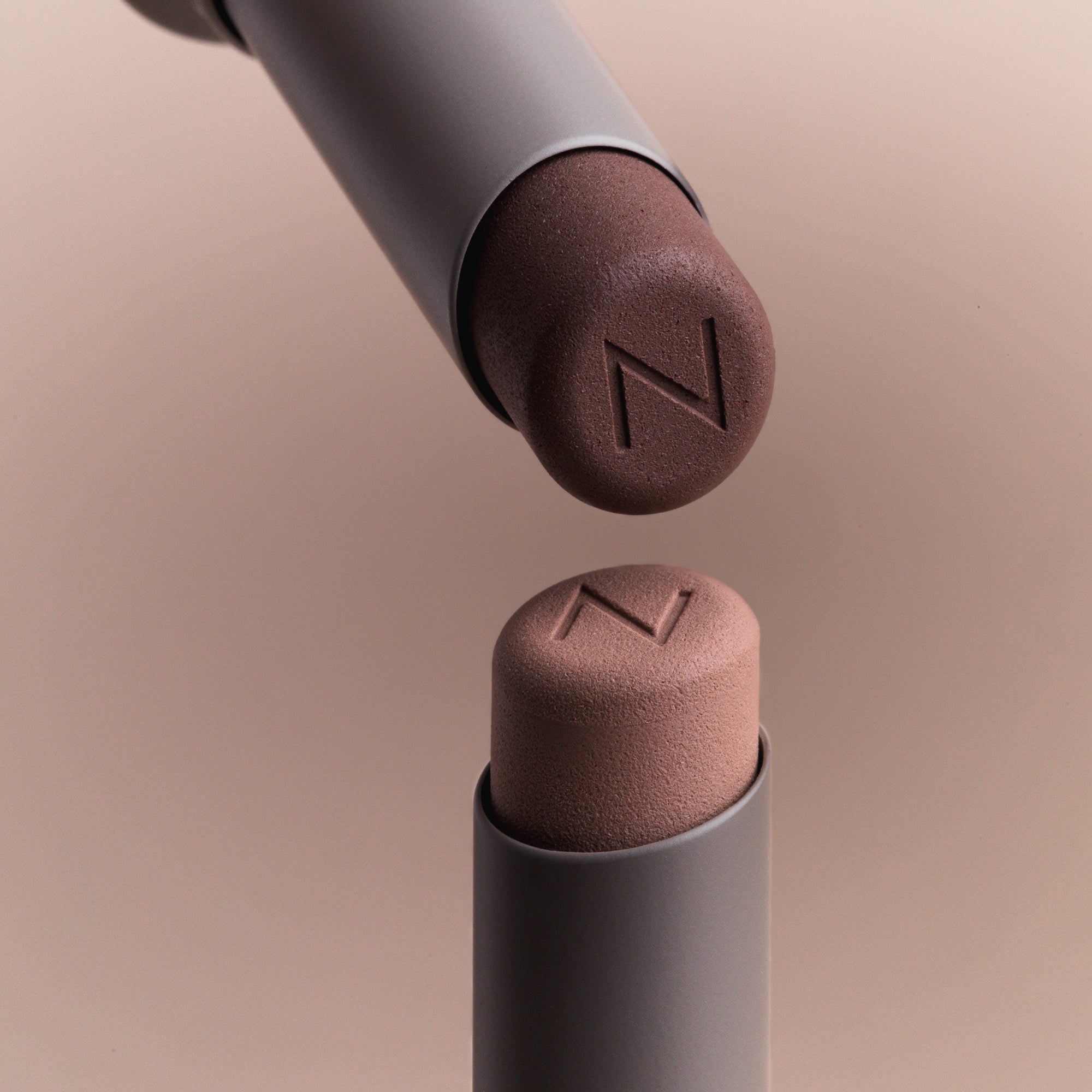 nabla-cosmetics-beyond-blurry-lipstick-nabla-x-mrdaniel-rossetto-soft-focus-nude image 5