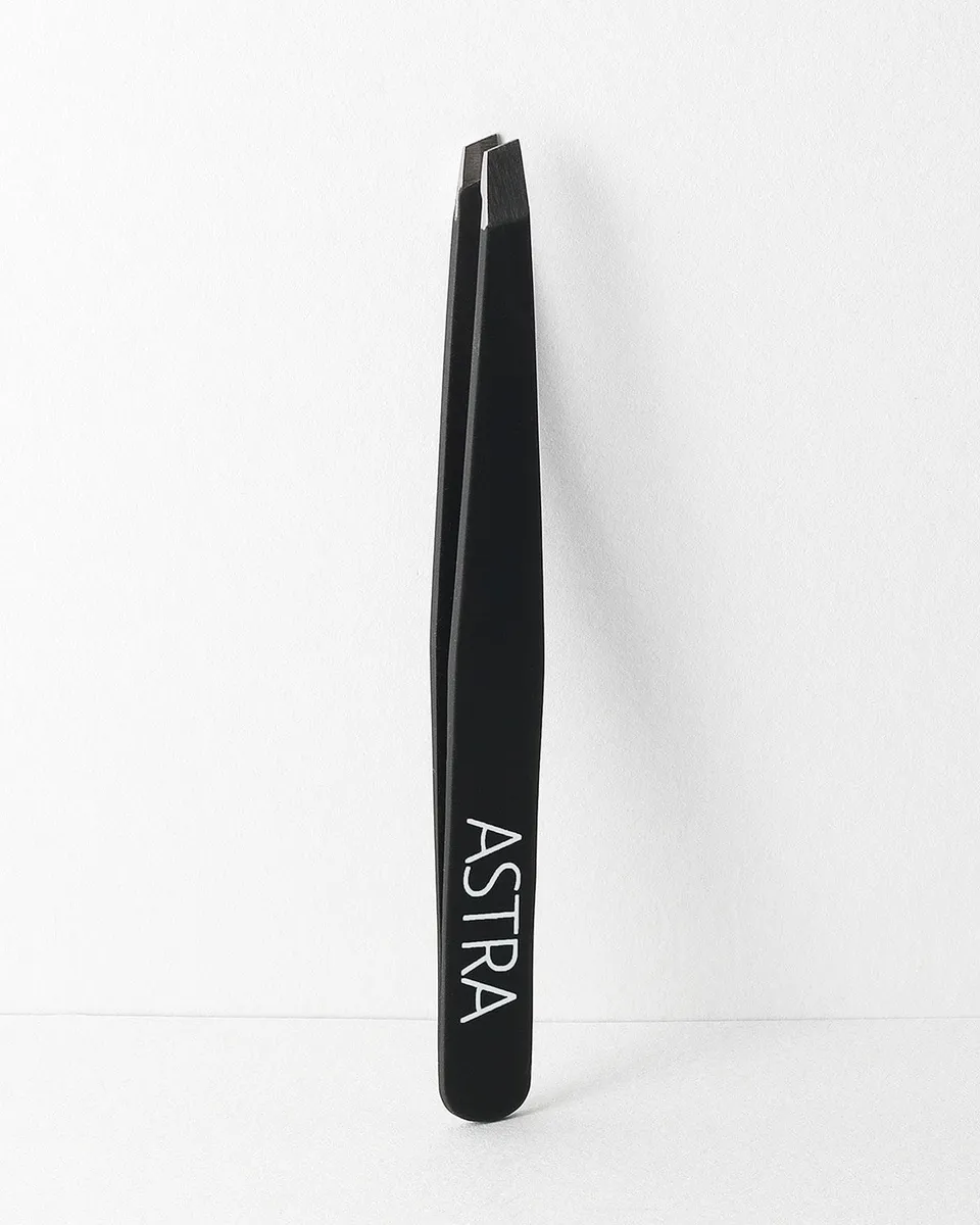 astra-make-up-tweezers-pinzette-professionali-acciaio-punta-obliqua image 1