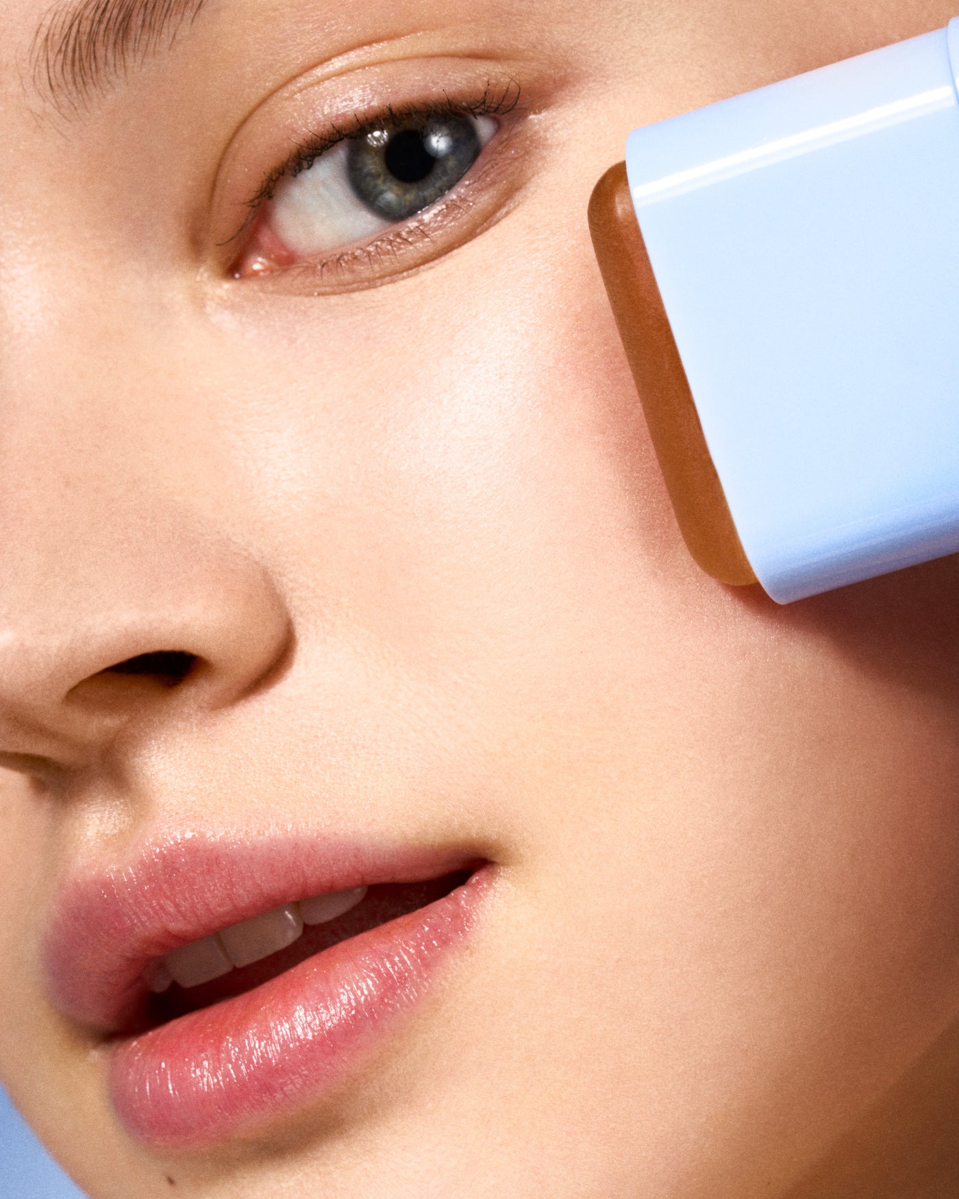 astra-make-up-spf50-stick-solare-viso-stick-invisibile-alta-protezione image 3