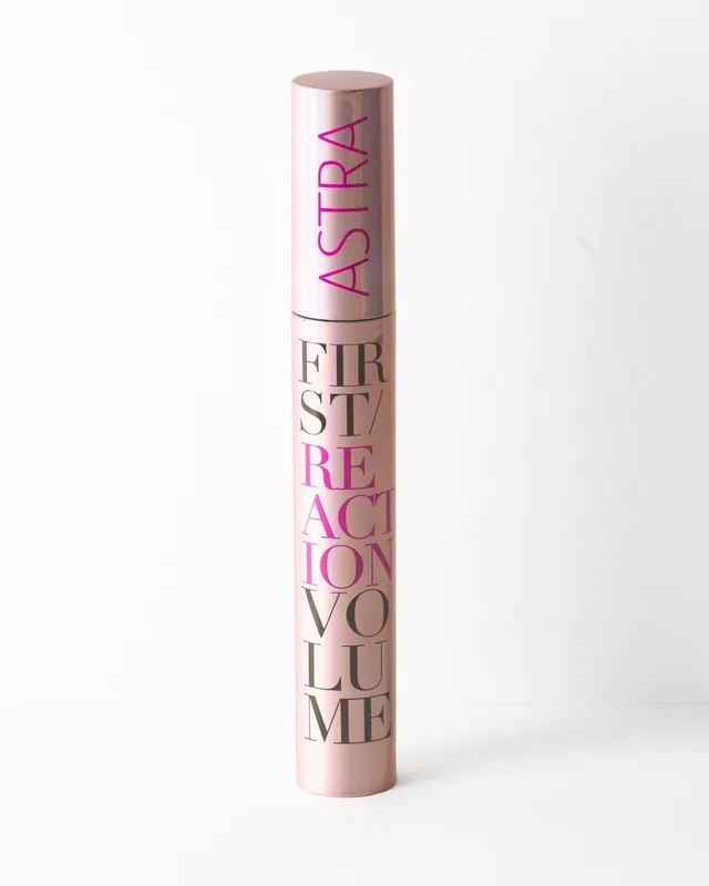 astra-make-up-first-reaction-volume-mascara-mascara-volumizzante-nero-lunga-dura image 1