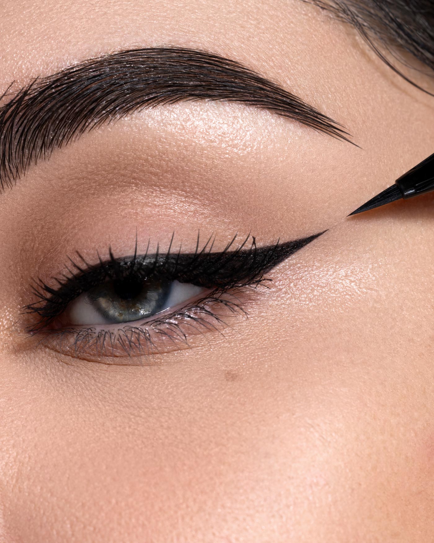 astra-make-up-blacklist-liner-eyeliner-nero-alta-precisione-waterproof image 2