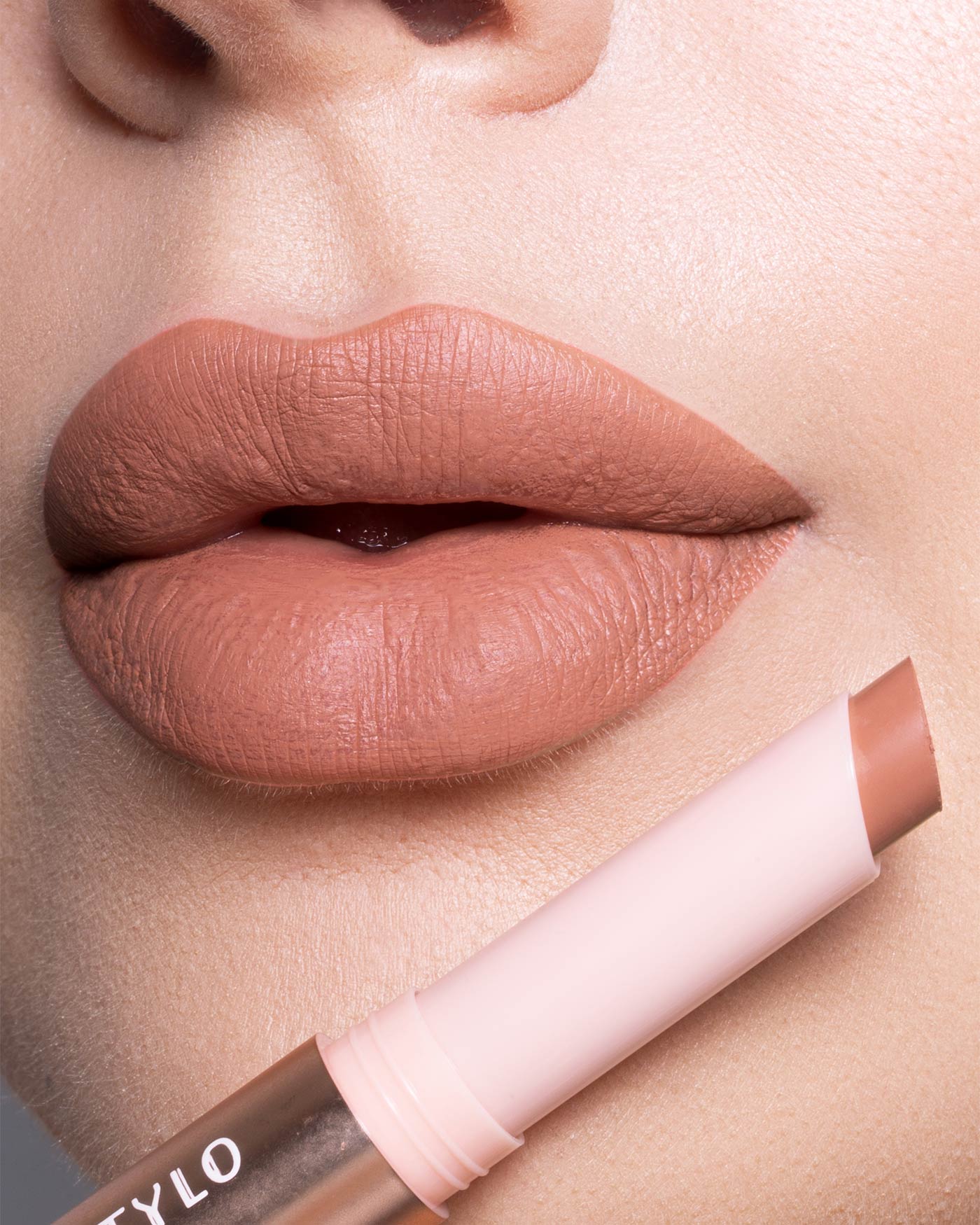 astra-make-up-madame-lipstylo-the-mat-rossetto-stylo-mat image 2