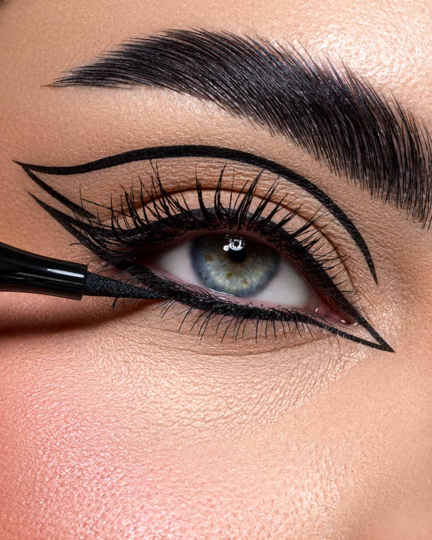 astra-make-up-subliminal-16h-pro-liner-eyeliner-nero-intenso-mat image 2
