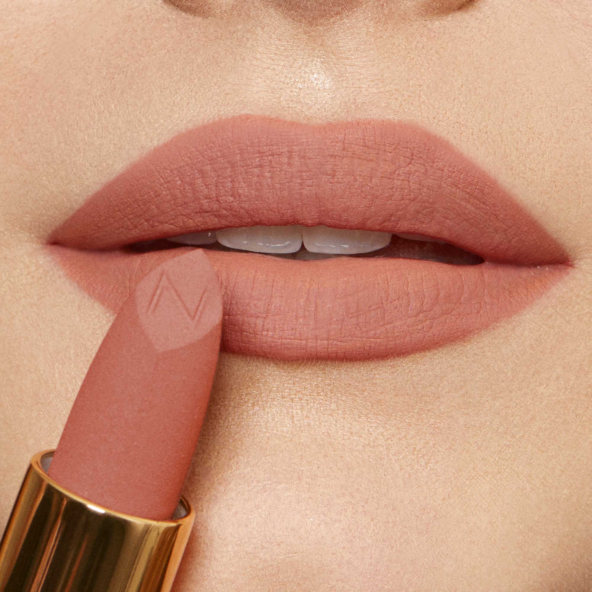 nabla-cosmetics-matte-pleasure-lipstick-rossetto-opaco-comfort image 2