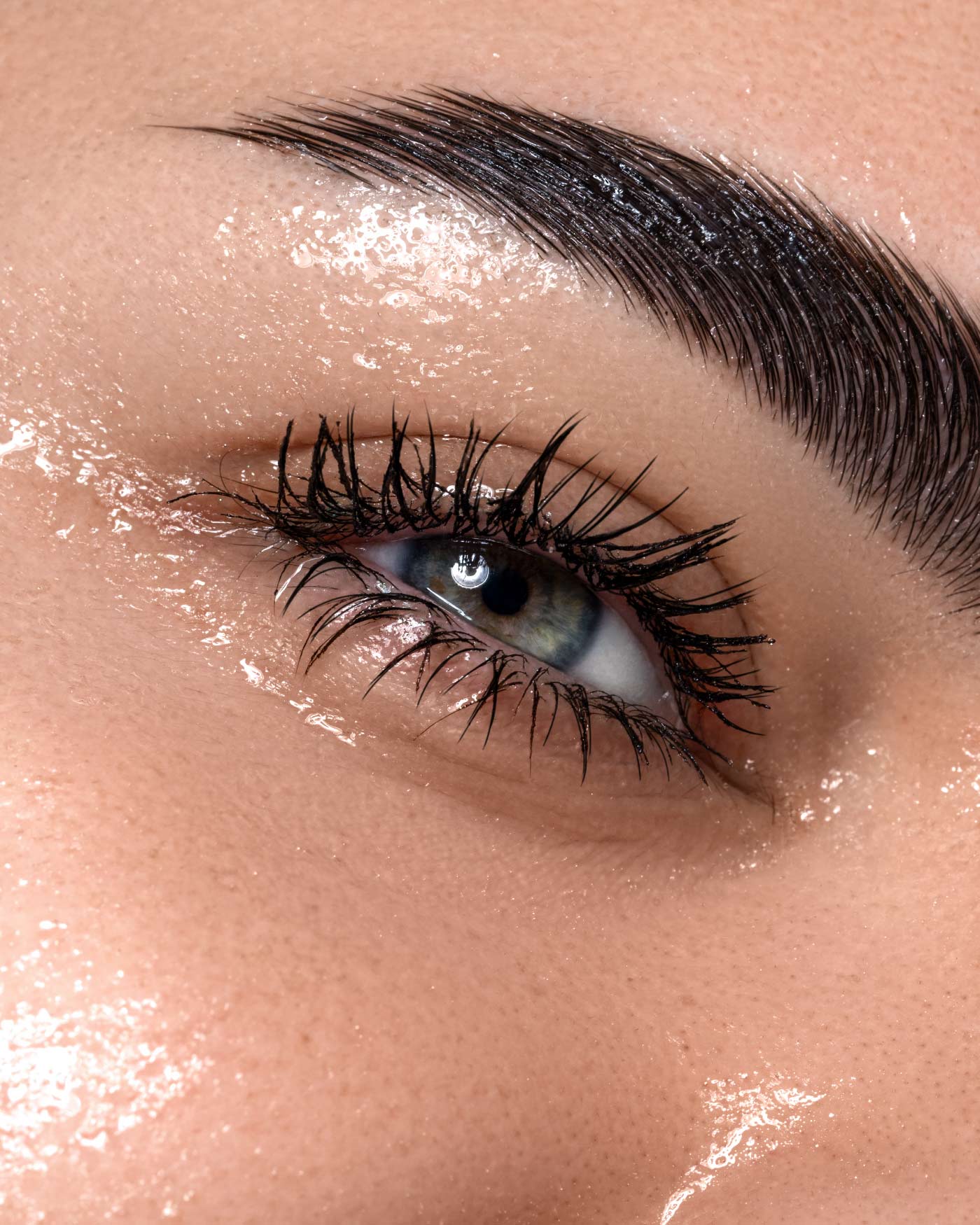 astra-make-up-the-universal-volume-mascara-waterproof-mascara-volumizzante image 3