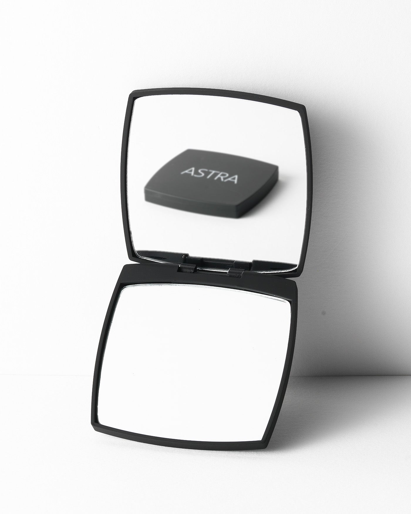 astra-make-up-double-mirror-specchietto-doppio-compatto image 1