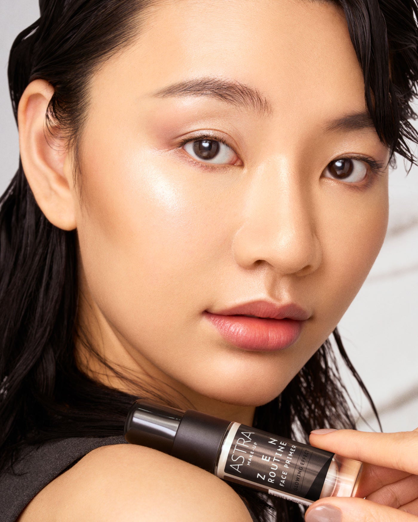 astra-make-up-zen-routine-face-primer-glowing-effect-primer-viso-illuminante image 3