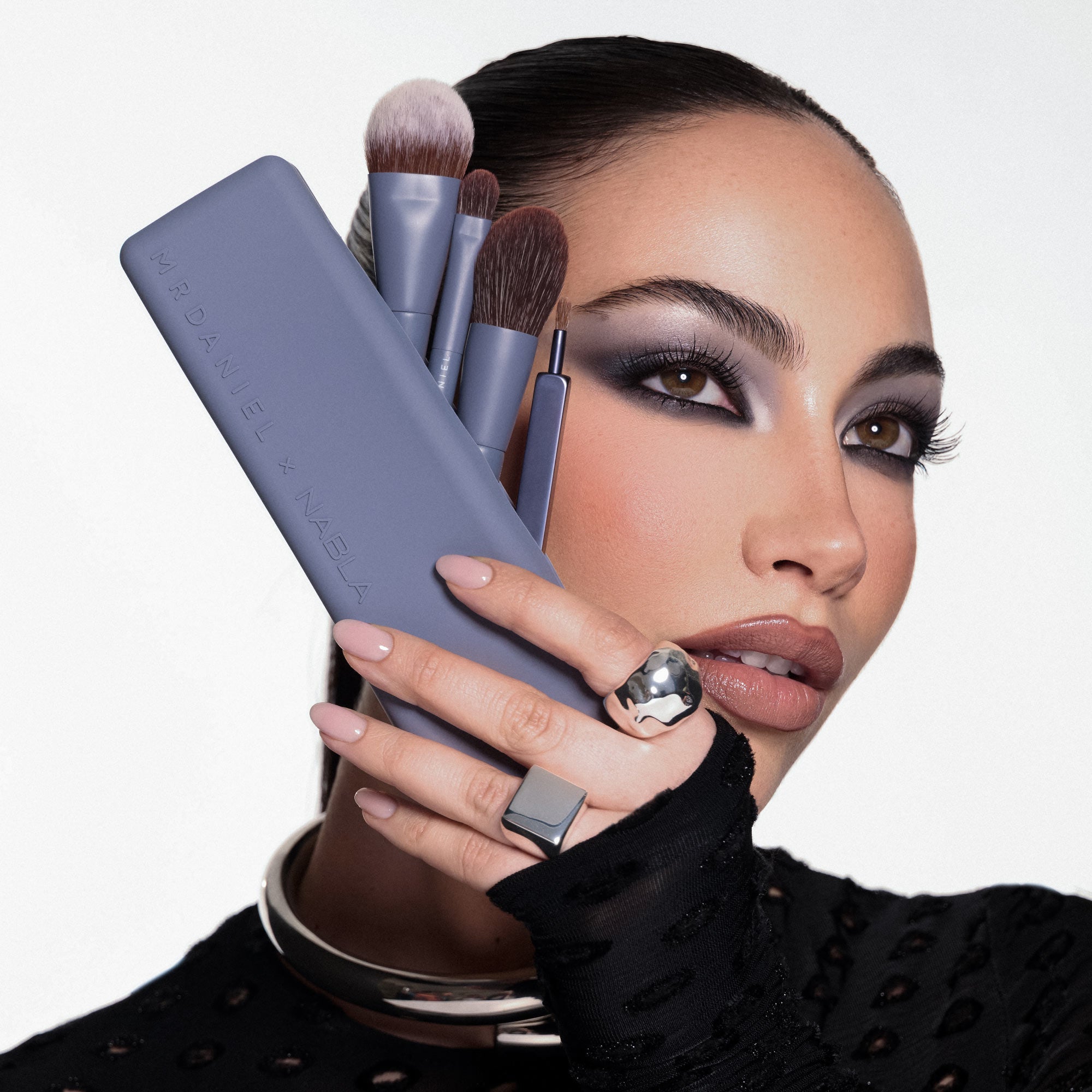 nabla-cosmetics-x-mrdaniel-brush-clutch-set-pennelli-compatto image 4