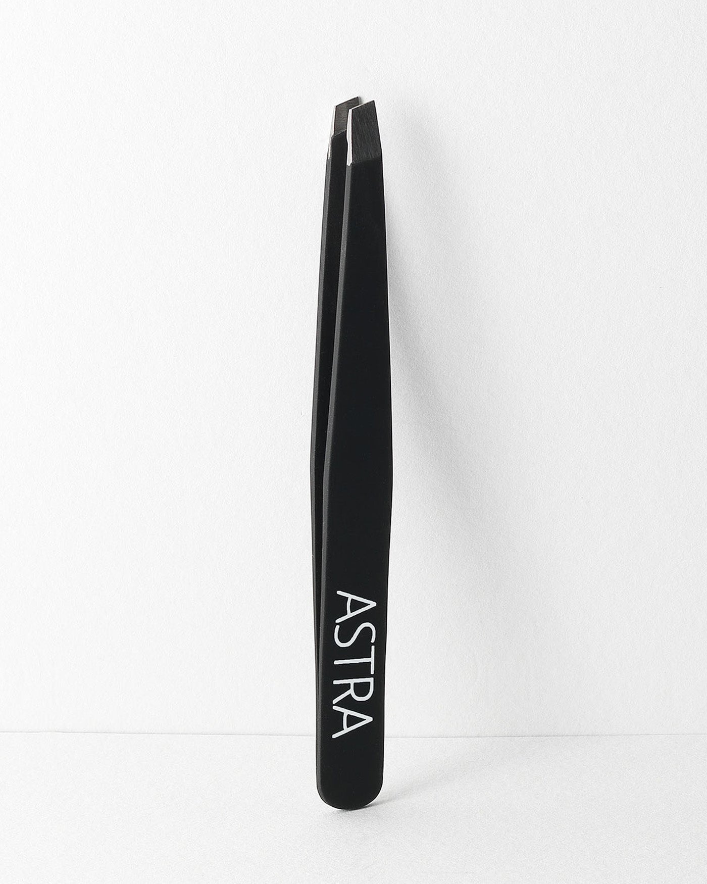 astra-make-up-tweezers-pinzette-professionali-acciaio-punta-obliqua image 1