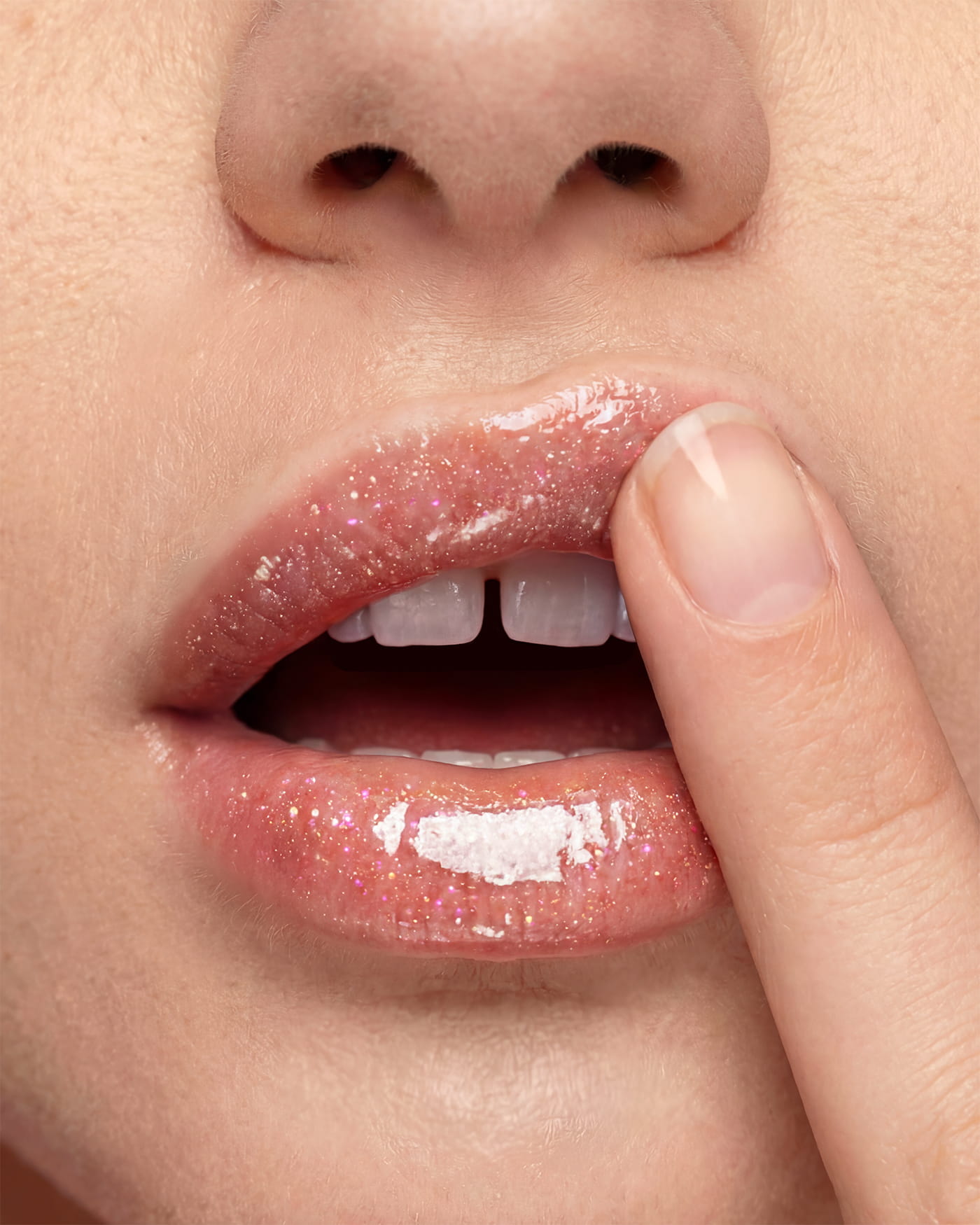 astra-make-up-vibrakiss-lip-gloss-vibrante-ultra-luminoso image 7