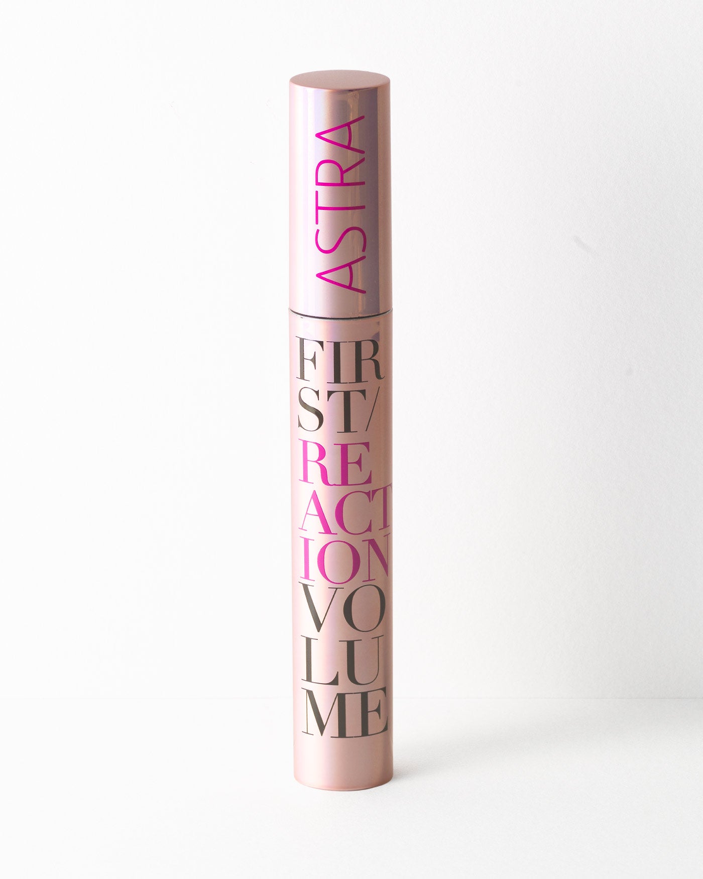 astra-make-up-first-reaction-volume-mascara-mascara-volumizzante-nero-lunga-dura image 1