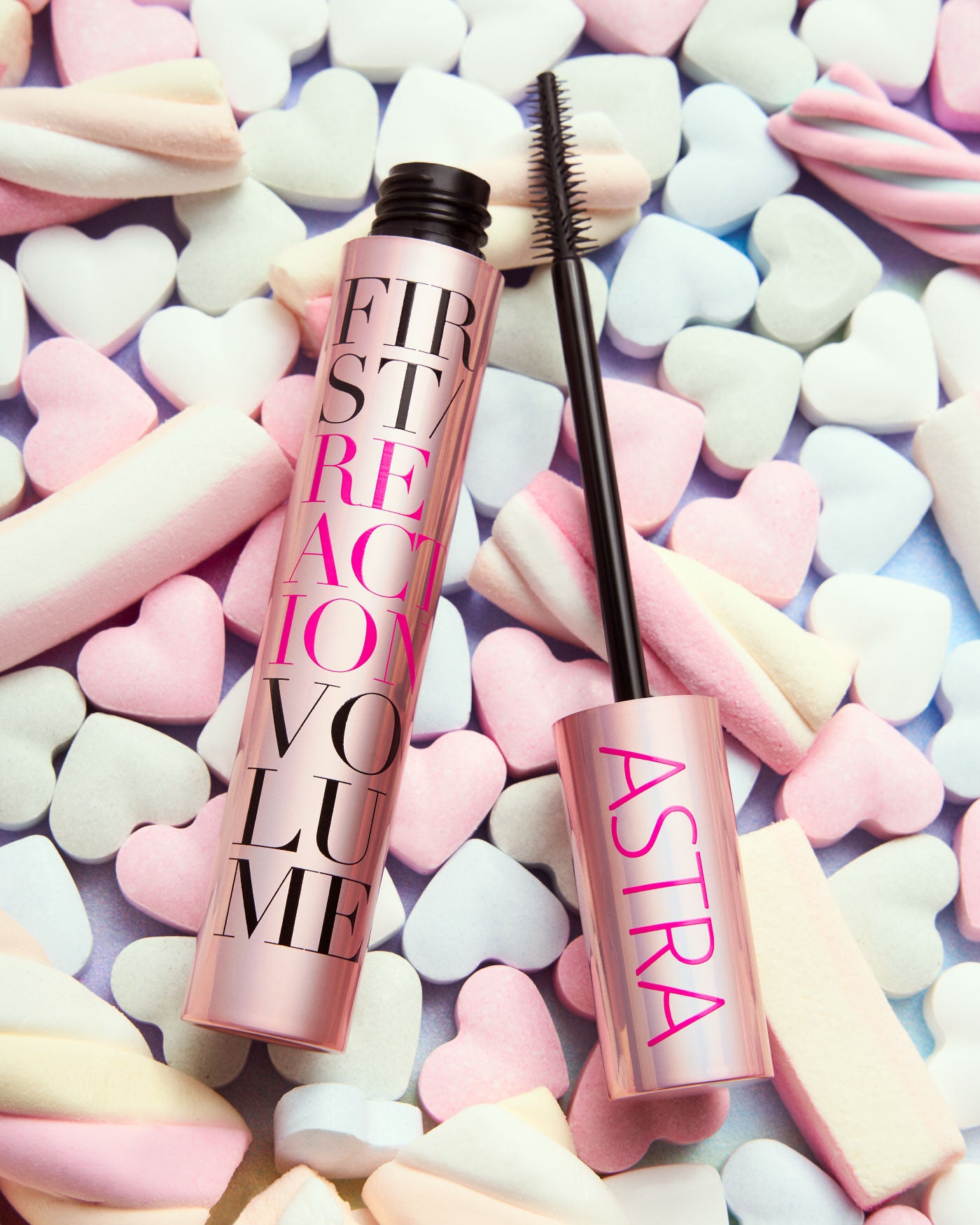 astra-make-up-first-reaction-volume-mascara-mascara-volumizzante-nero-lunga-dura image 3