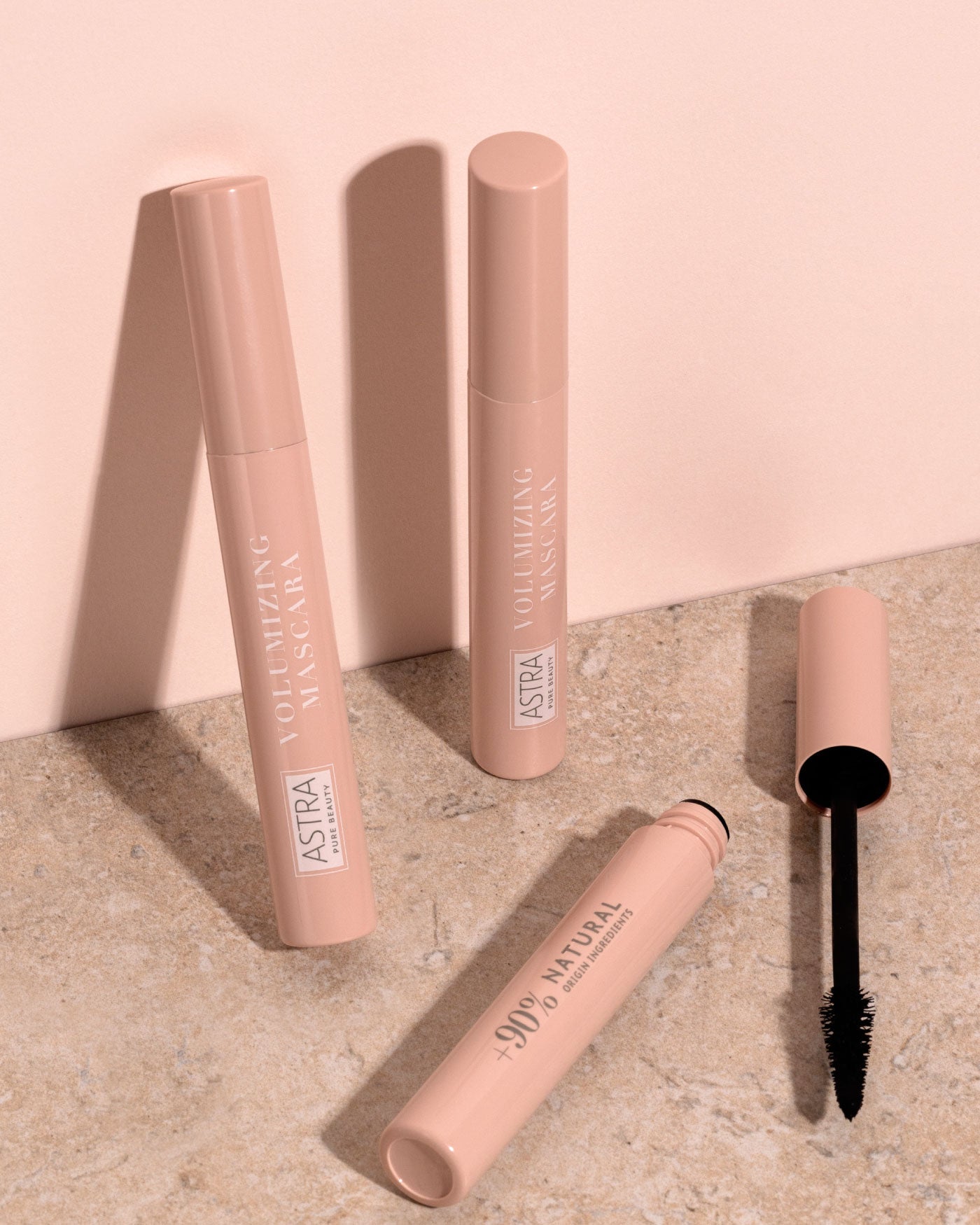 astra-make-up-pure-beauty-volumizing-mascara-mascara-volumizzante-naturale-nero image 3