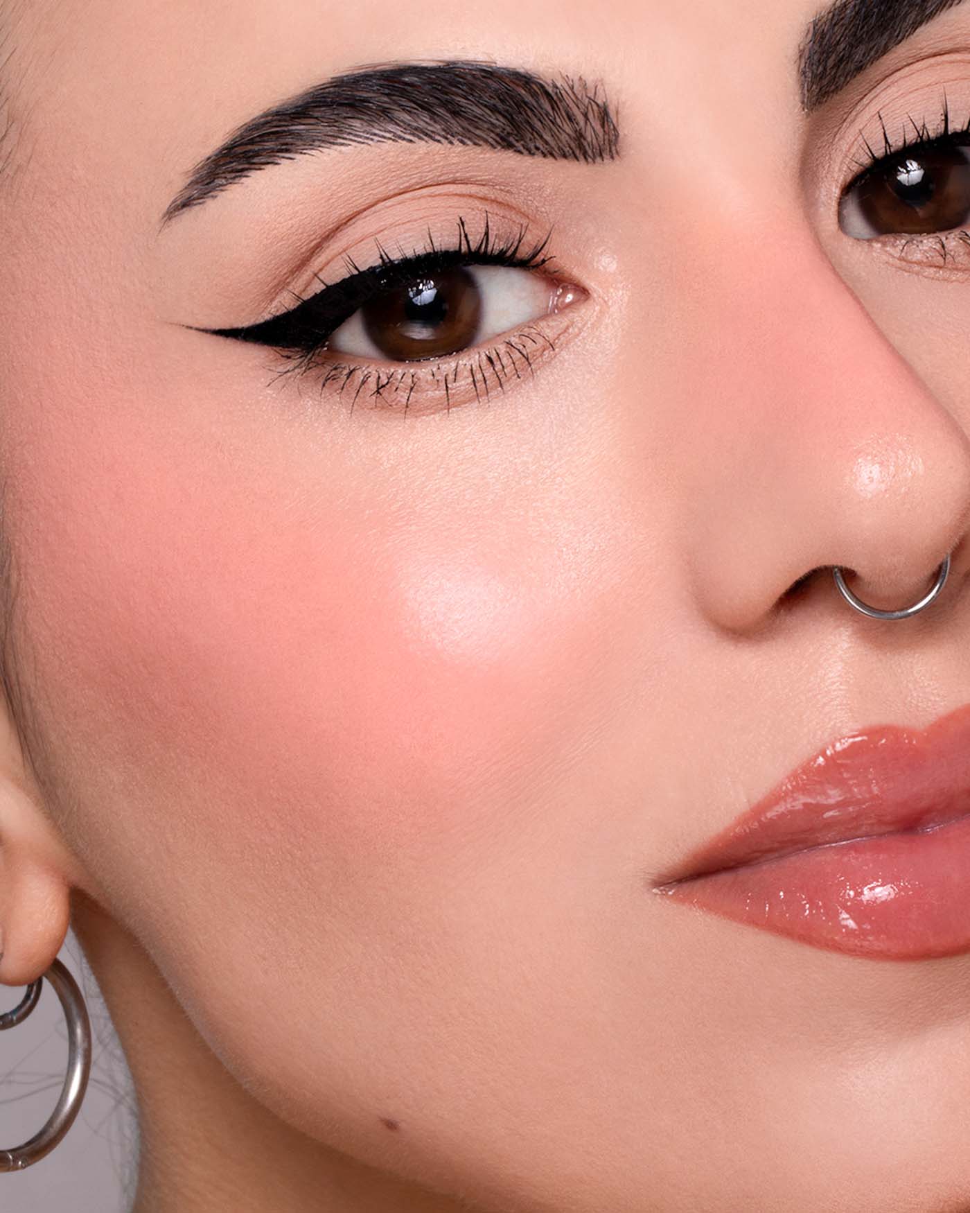 astra-make-up-identistick-blush-stick-blush-stick-cremoso-cream-to-powder image 2