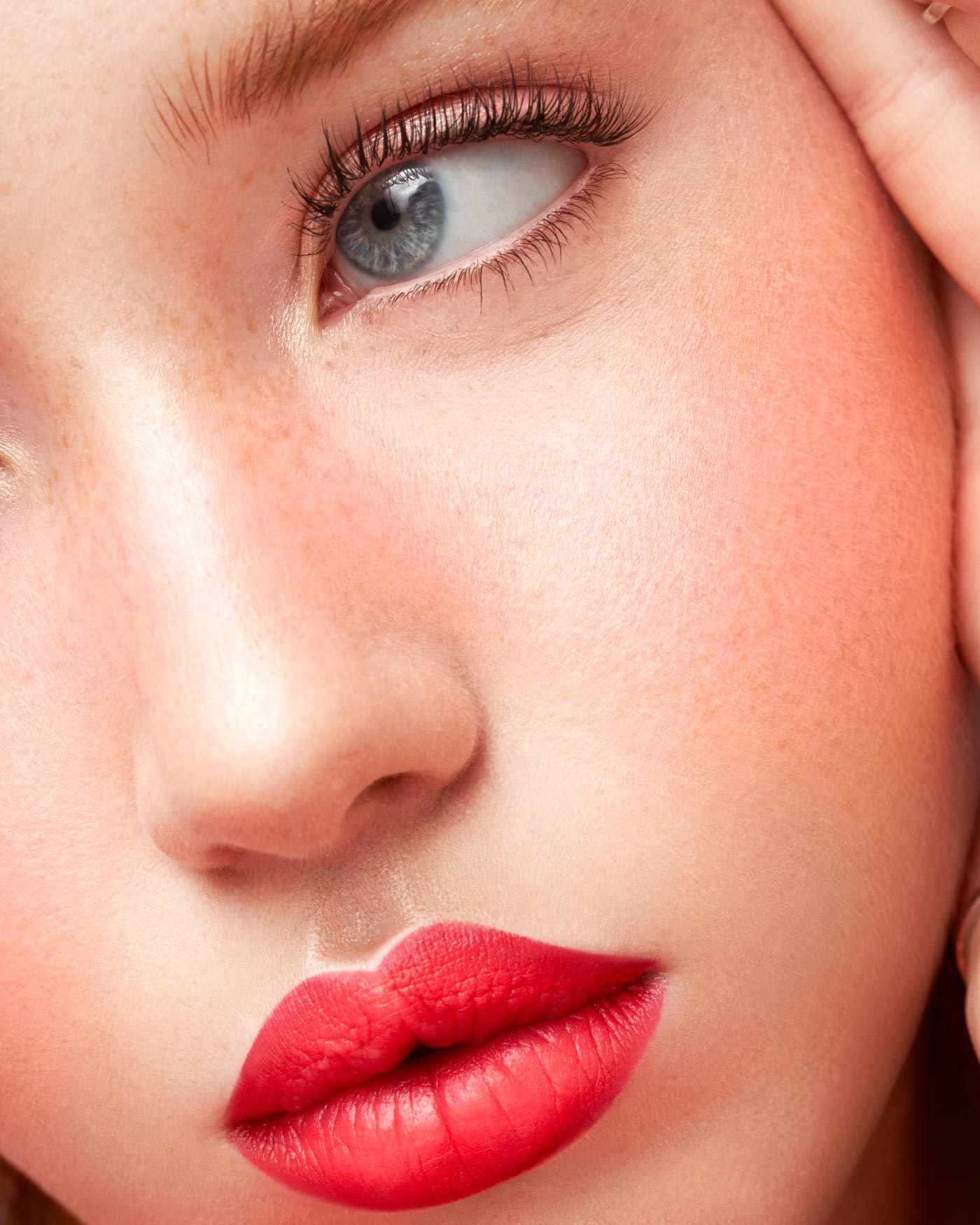 astra-make-up-first-reaction-volume-mascara-mascara-volumizzante-nero-lunga-dura image 2